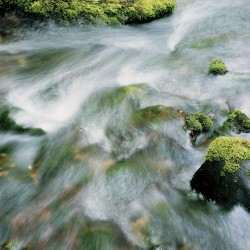 Rivière, eau et rocher / © Jean-Marc Pechart / ONF
